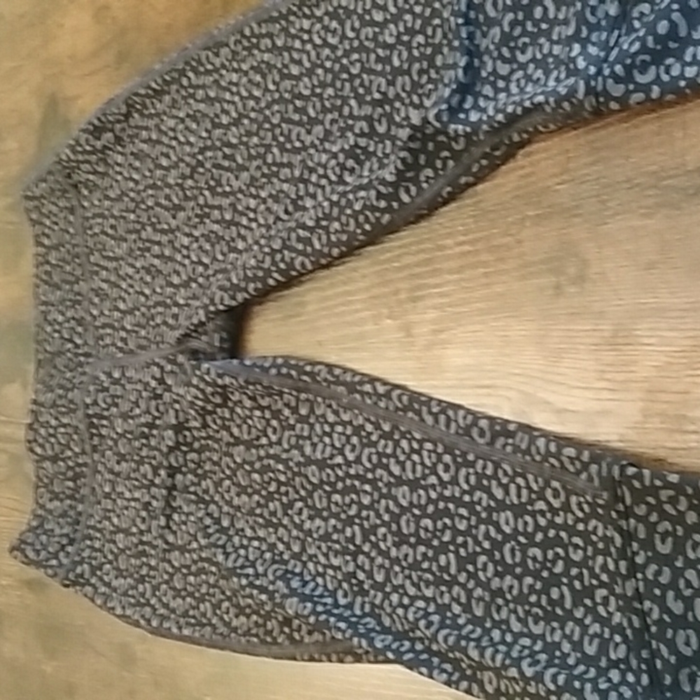 Girl's size 10/12 stretch crop leggings black used